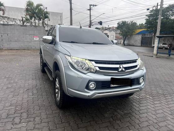 MITSUBISHI L200 TRITON 2.4 16V TURBO DIESEL SPORT HPE-S CD 4P 4X4 AUTOMÁTICO MITSUBISHI L200 TRITON 2.4 16V TURBO DIESEL SPORT HPE-S CD 4P 4X4 AUTOMÁTICO